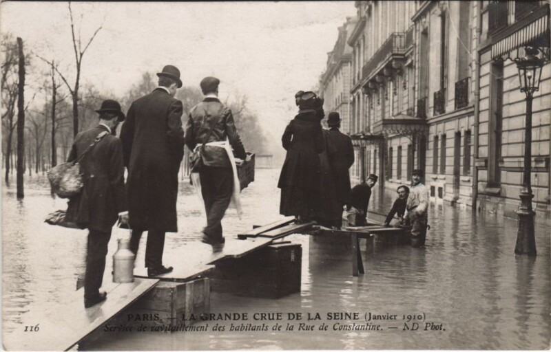 Carte postale ancienne Inondations 1910 Paris Rue de Constantine