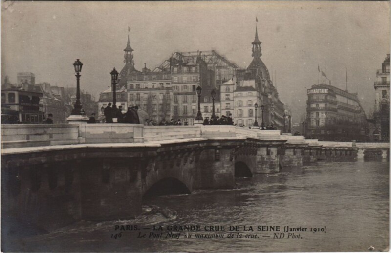 Carte postale ancienne Inondations 1910 Paris Le Pont-Neuf