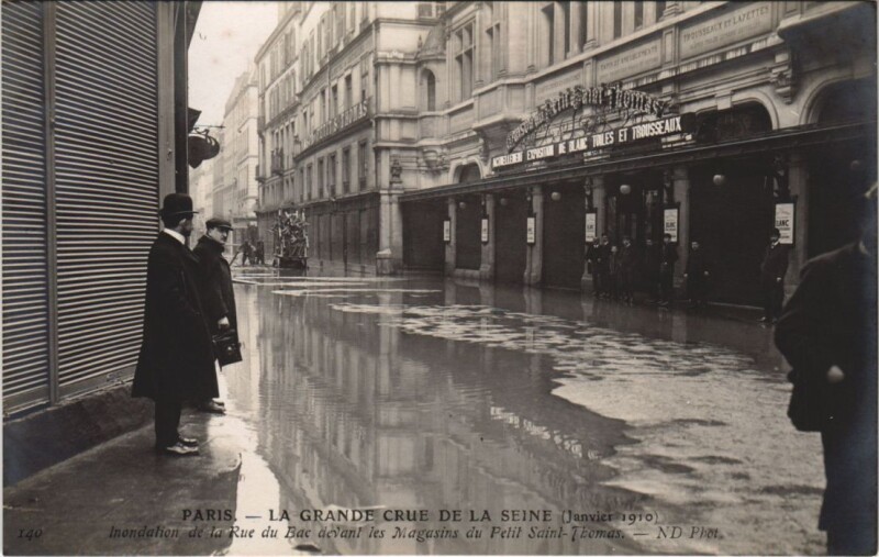 Carte postale ancienne Inondations 1910 Paris Rue du Bac