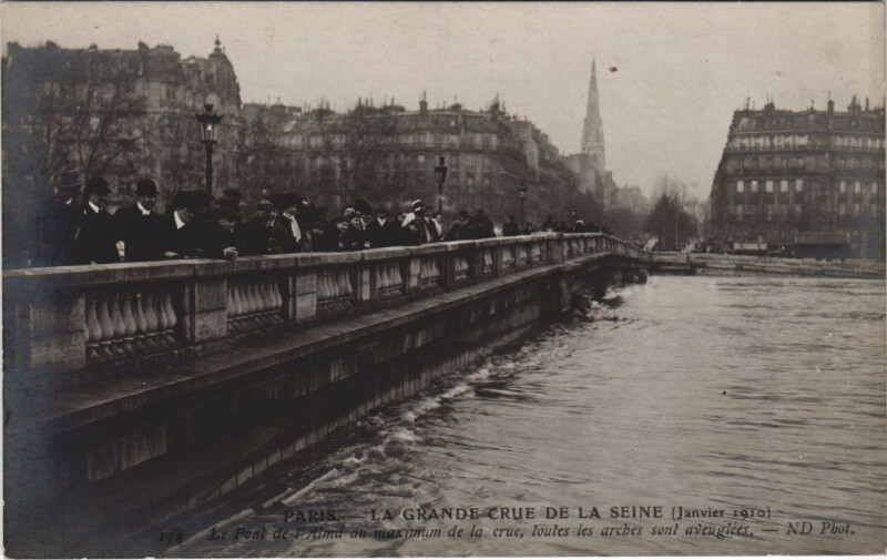 Carte postale ancienne Inondations 1910 Paris Pont de l'Alma