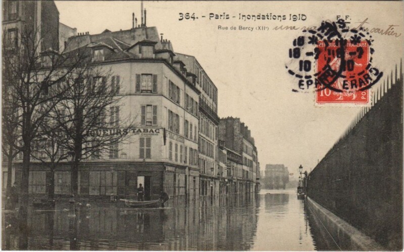 Carte postale ancienne Inondations 1910 Paris Rue de Bercy