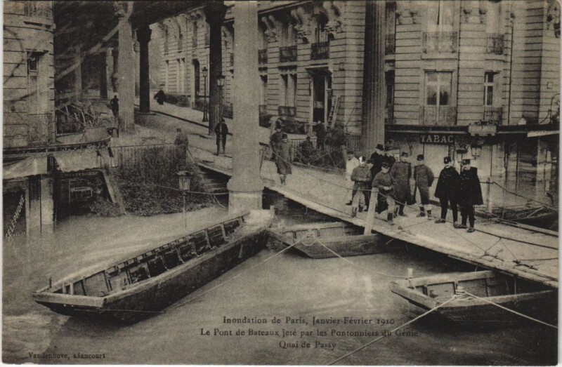 Carte postale ancienne Inondations 1910 Paris Quai de Passy