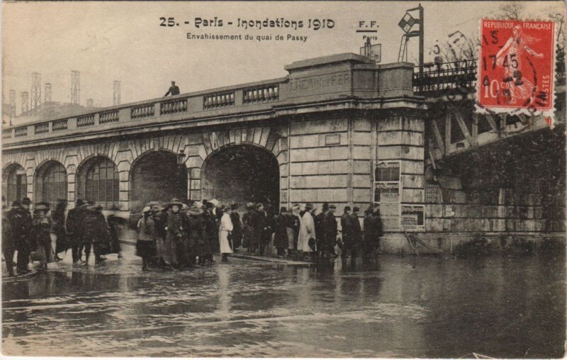 Carte postale ancienne Inondations 1910 Paris Quai de Passy