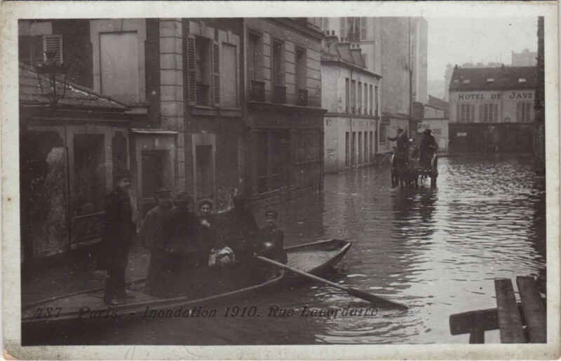 Carte postale ancienne Inondations 1910 - Rue Lacordaire à Paris 15e