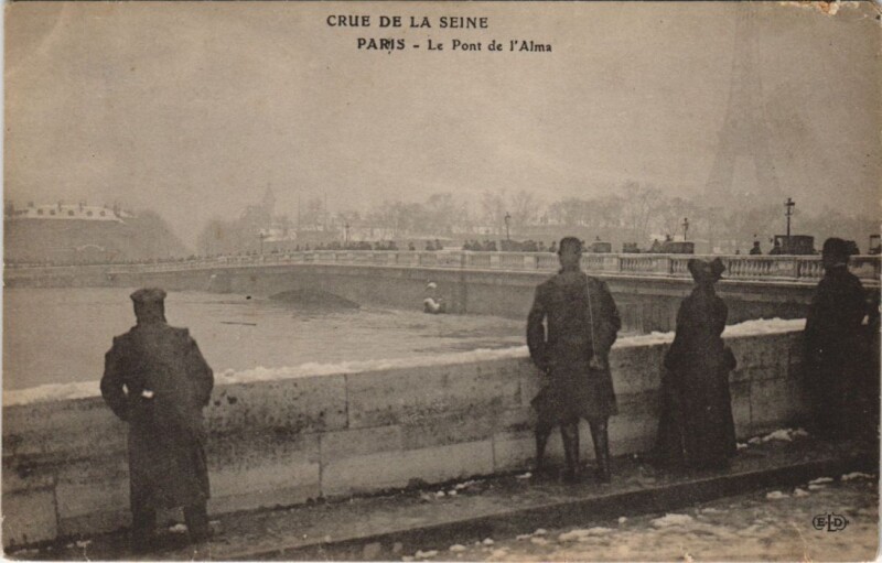 Carte postale ancienne Inondations 1910 Paris Pont de l'Alma