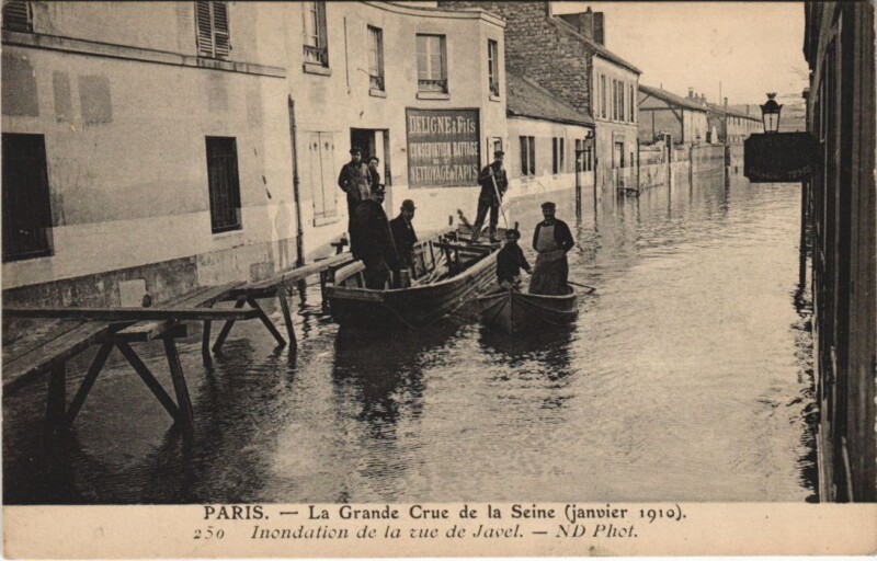 Carte postale ancienne Inondations 1910 Paris Rue de javel