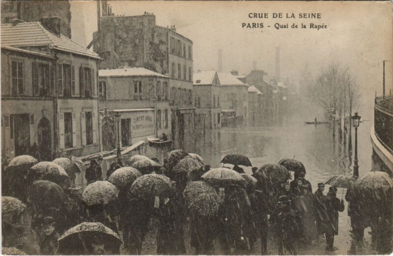 Carte postale ancienne Crue de la Seine - Quai de la Rapée à Paris 12e
