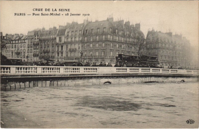 Carte postale ancienne Inondations 1910 Paris Pont Saint-Michel