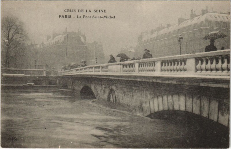 Carte postale ancienne Inondations 1910 Paris Pont Saint-Michel