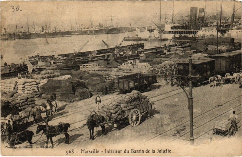 Carte postale ancienne Marseille - Interieur du Bassin de la Joliette à Marseille
