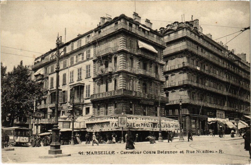 Carte postale ancienne Marseille - Carrefour Cours Belzunce et Rue Noailles à Marseille