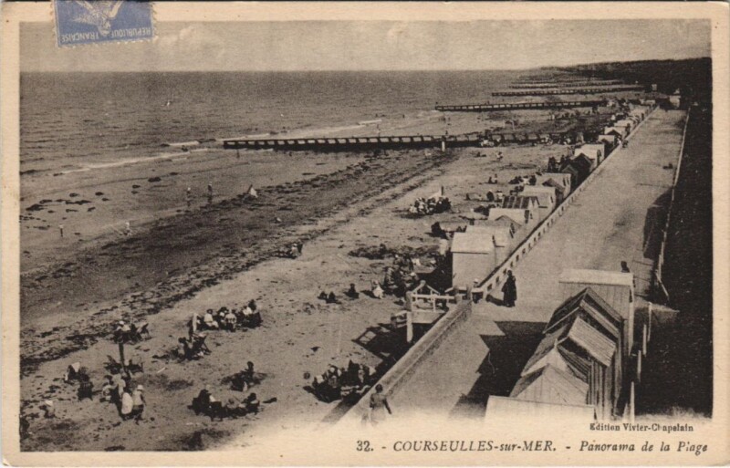 Carte postale ancienne Courseulles-sur-Mer Panorama de la Plage à Courseulles-sur-Mer