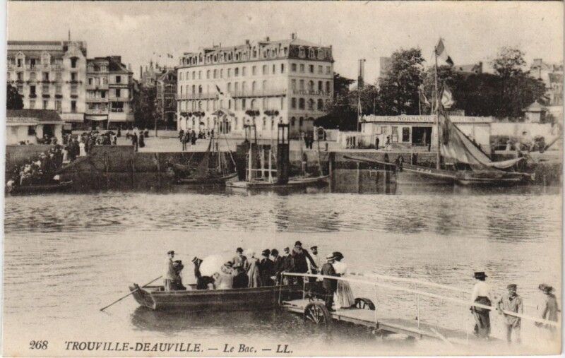 Carte postale ancienne Trouville Deauville - Le Bac à Deauville