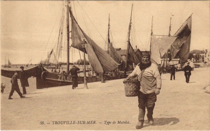 Carte postale ancienne Trouville Type de Matelot