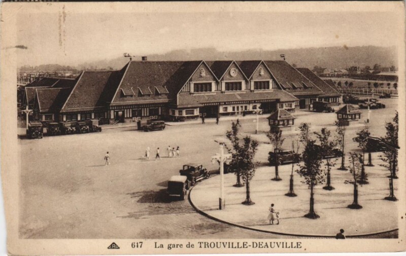 Carte postale ancienne Trouville Deauville - La Gare à Deauville