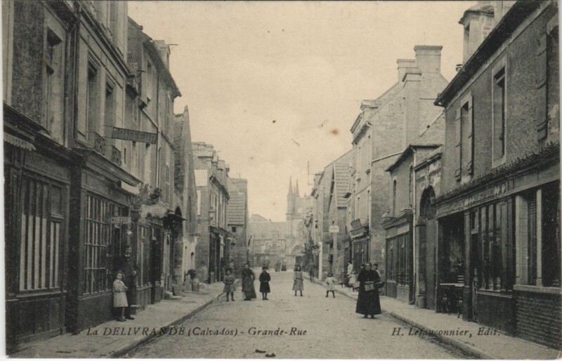 Carte postale ancienne La Delivrande Grande Rue