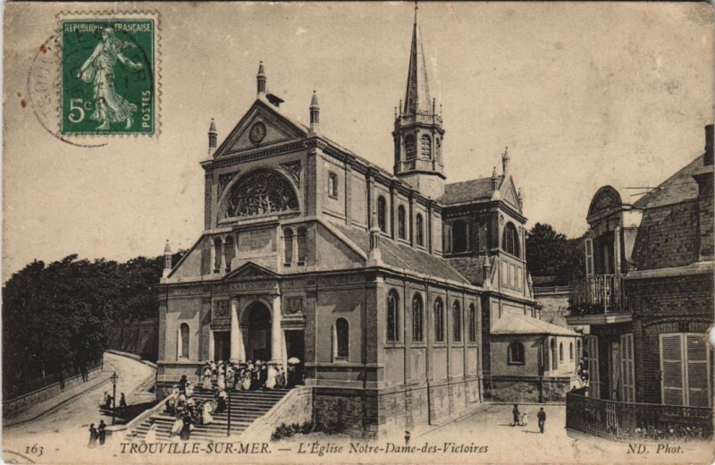 Carte postale ancienne Trouville L'Eglise Notre-Dame-des-Victoires