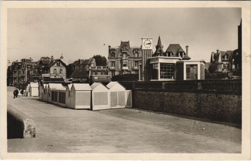 Carte postale ancienne Villers-sur-Mer La Digue et le Syndicat d'Initiative à Villers-sur-Mer