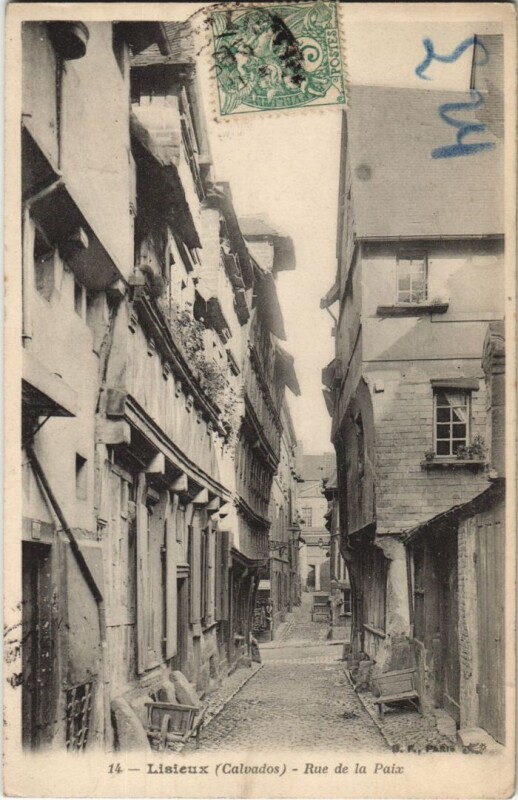 Carte postale ancienne Lisieux Rue de la Paix à Lisieux