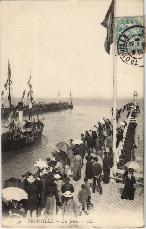 Carte postale ancienne Trouville Les Jetees