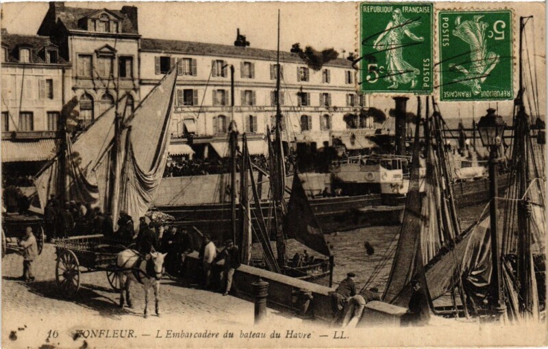 Carte postale ancienne Honfleur Embarcadere du bateau du Havre à Honfleur