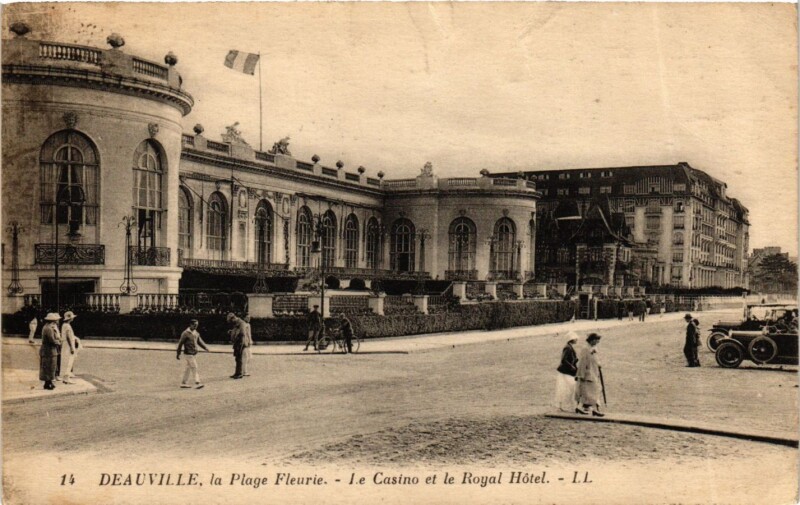 Carte postale ancienne Deauville Plage Fleurie Casino Royal Hotel à Deauville