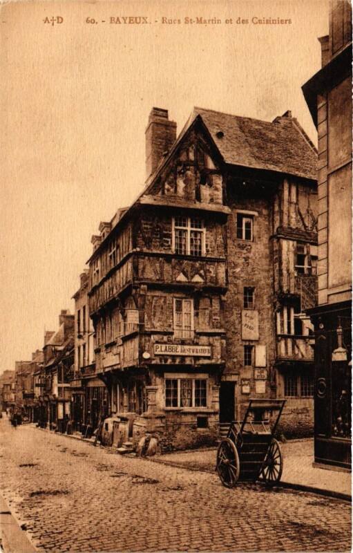 Carte postale ancienne Bayeux Rues Saint-Martin et des Cuisiniers à Bayeux