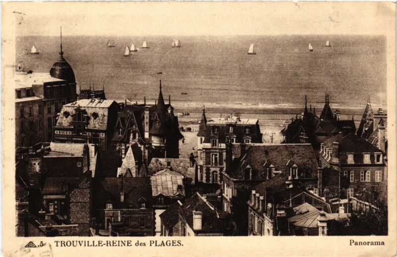 Carte postale ancienne Calvados Trouville-Reine d. Plages Panoram