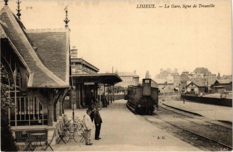 Carte postale ancienne Lisieux - La Gare ligne de Trouville à Lisieux
