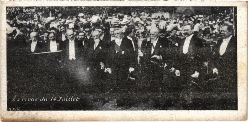 Carte postale ancienne Paris Revue du 14 Juillet