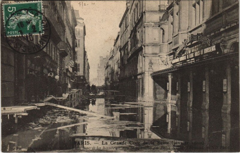 Carte postale ancienne Inondations 1910 Paris Rue du Bac