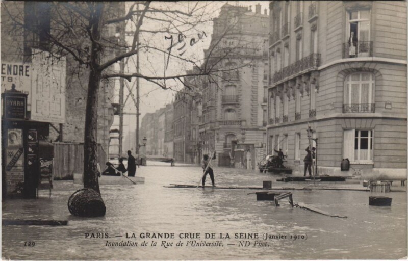 Carte postale ancienne Inondations 1910 Paris Rue de l'Universite