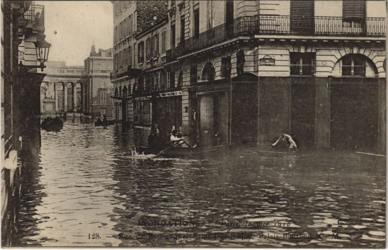 Carte postale ancienne Inondations 1910 Paris Rue de Bourgogne