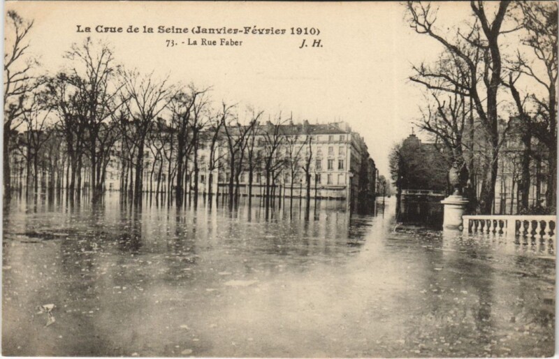 Carte postale ancienne Inondations 1910 Paris Rue Faber