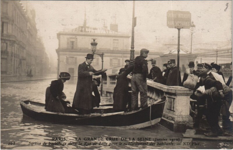 Carte postale ancienne Inondations 1910 Paris Rue de Lille