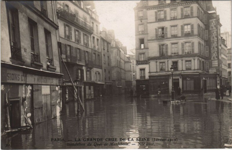 Carte postale ancienne Inondations 1910 Paris Quai de Montebello