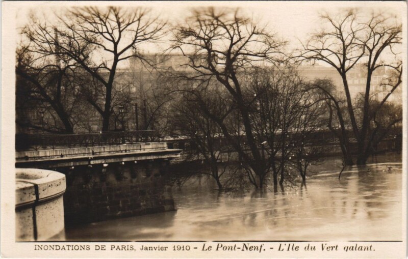 Carte postale ancienne Inondations 1910 Paris Le Pont-Neuf