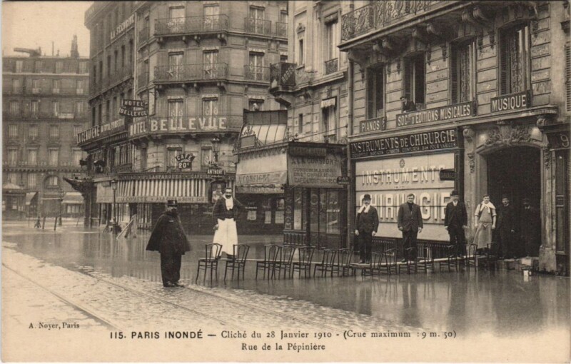Carte postale ancienne Inondations 1910 Paris Rue de la Pepiniere