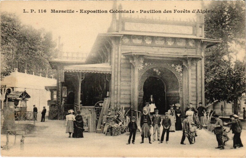 Carte postale ancienne Marseille Expo Coloniale Pavillon des Forets de l'Algérie à Marseille