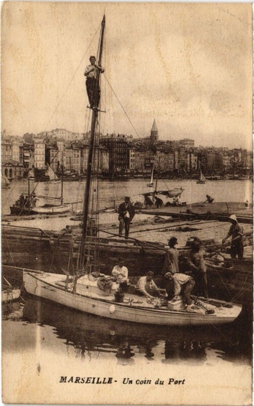 Carte postale ancienne Marseille Un Coin du Port à Marseille
