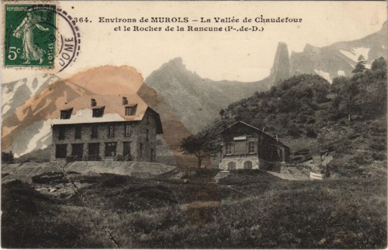 Carte postale ancienne Murols Env. - Vallee de Chaudefour - Rocher de la Rancune à Murol
