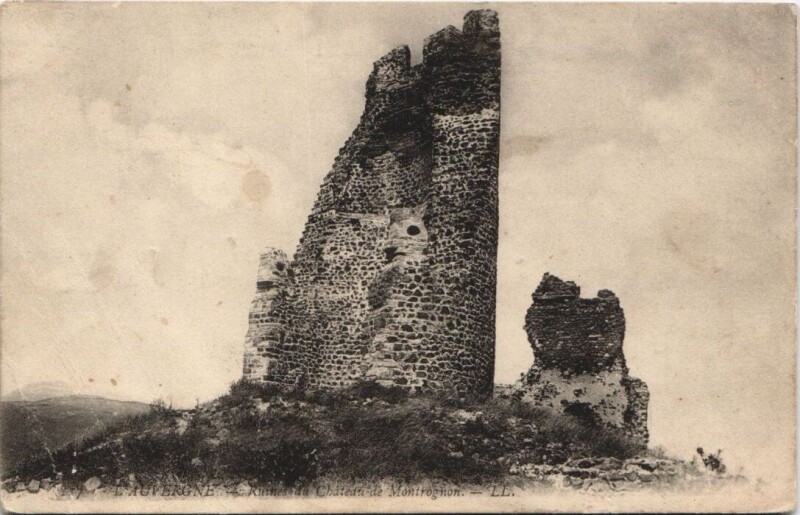 Carte postale ancienne L'Auvergne-Ruines du Chateau de Montrognon