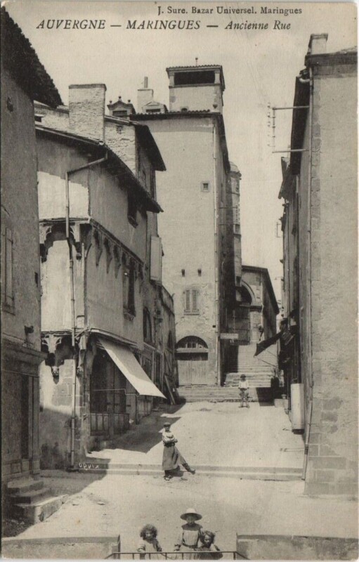 Carte postale ancienne Auvergne-Maringues-Ancienne Rue à Maringues