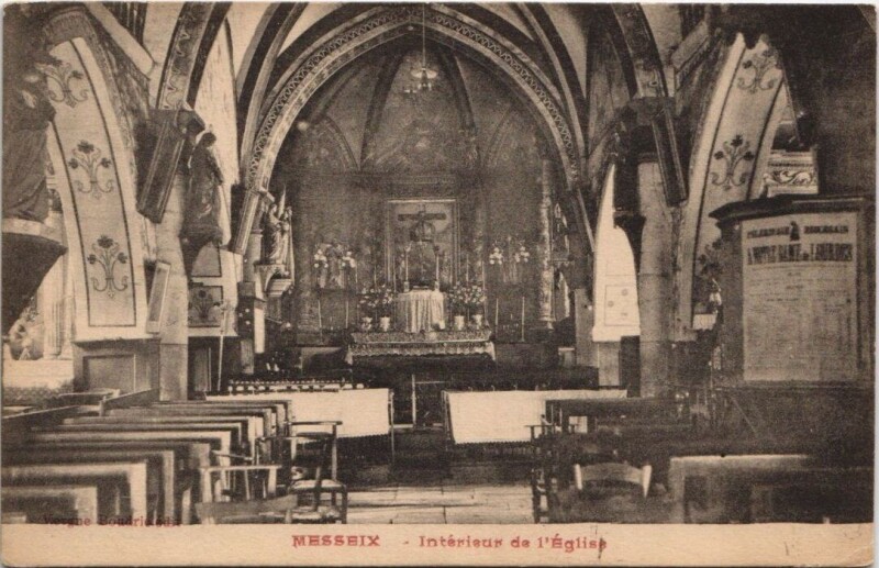 Carte postale ancienne Messeix-Interieur de l'Eglise à Messeix