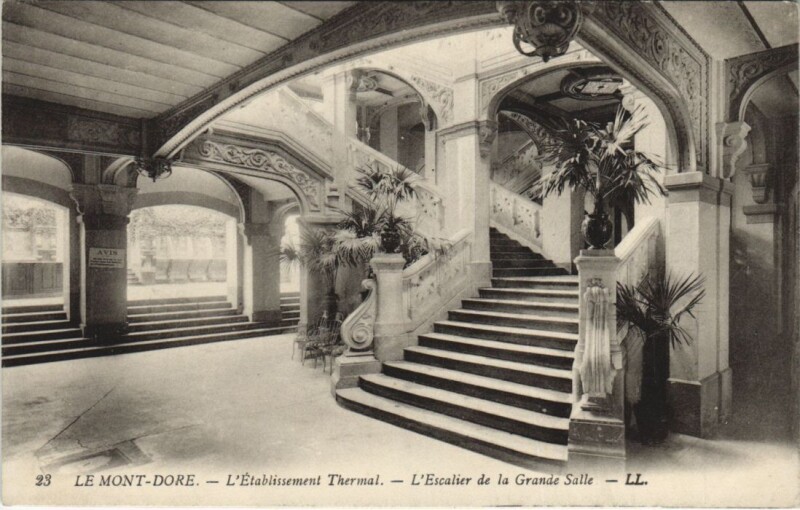 Carte postale ancienne Le Mont-Dore-L'Etabl. THERMal-L'Escalier de la Grande Salle à Mont-Dore