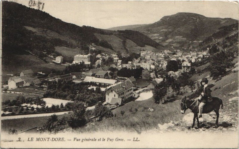 Carte postale ancienne Le Mont-Dore-Vue générale et le Puy Gros à Mont-Dore