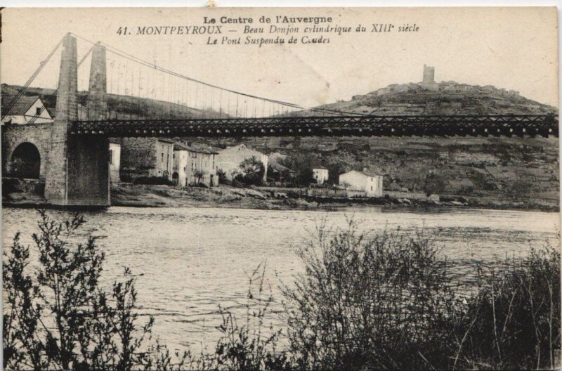 Carte postale ancienne Le Centre de l'Auvergne-Montpeyroux-Beau Donjon cylindrique à Montpeyroux