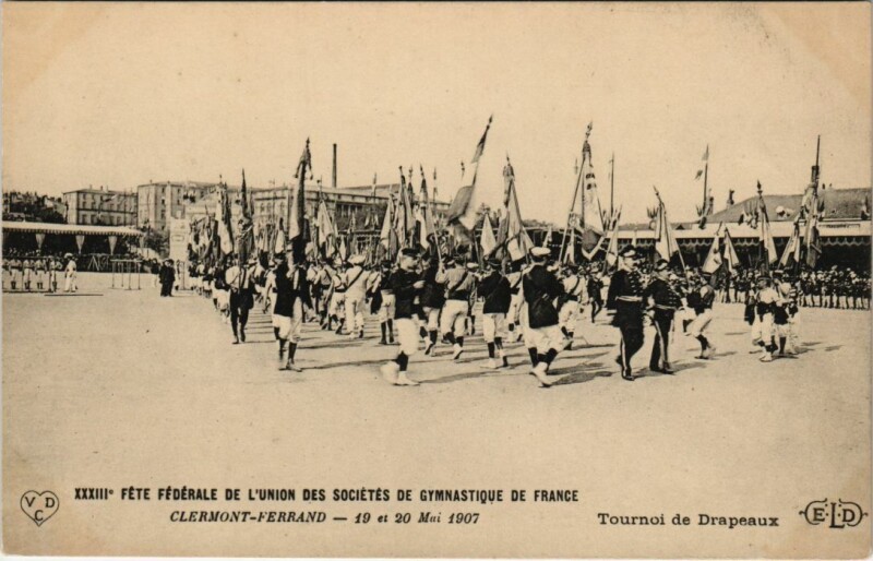 Carte postale ancienne Clermont-Ferrand - Tournoi de Drapeaux à Clermont-Ferrand