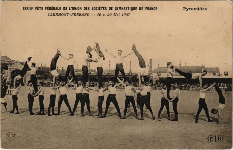 Carte postale ancienne Clermont-Ferrand - Pyramides à Clermont-Ferrand