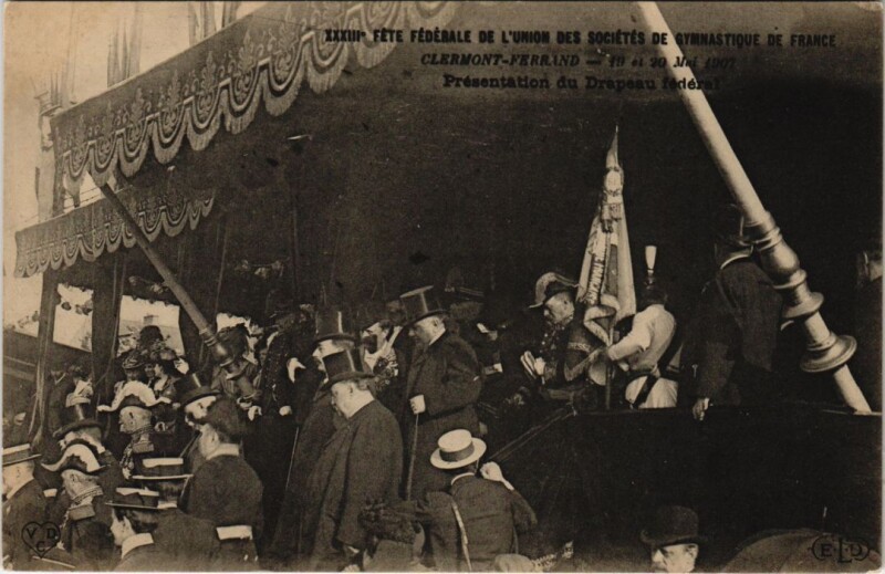 Carte postale ancienne Clermont-Ferrand - Presentation du drapeau federal à Clermont-Ferrand